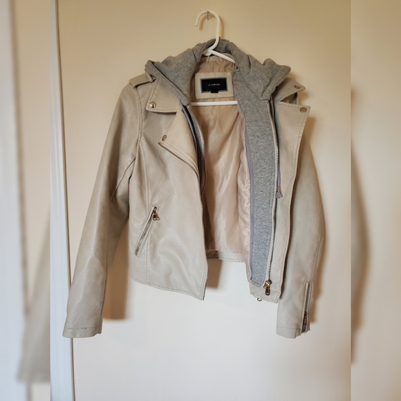 Beige leather jacket. - Picture 2 of 6